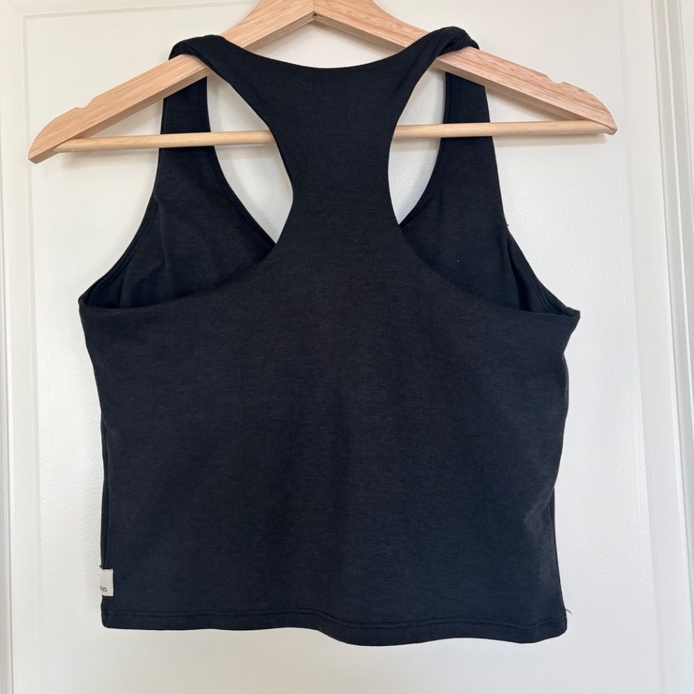 Vuori Halo Performance Black Crop Tank Top 2.0 - Picture 3 of 8